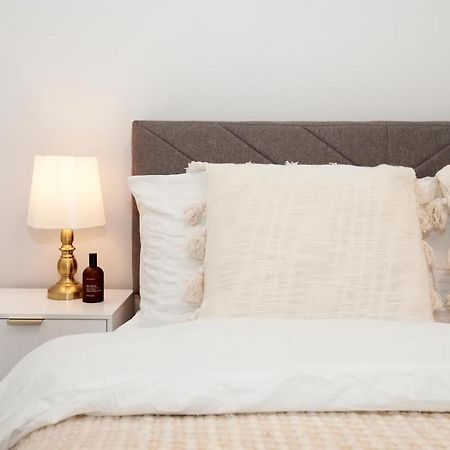 Excellent, Three Bedroom North London Apartment With Free Parking Екстер'єр фото