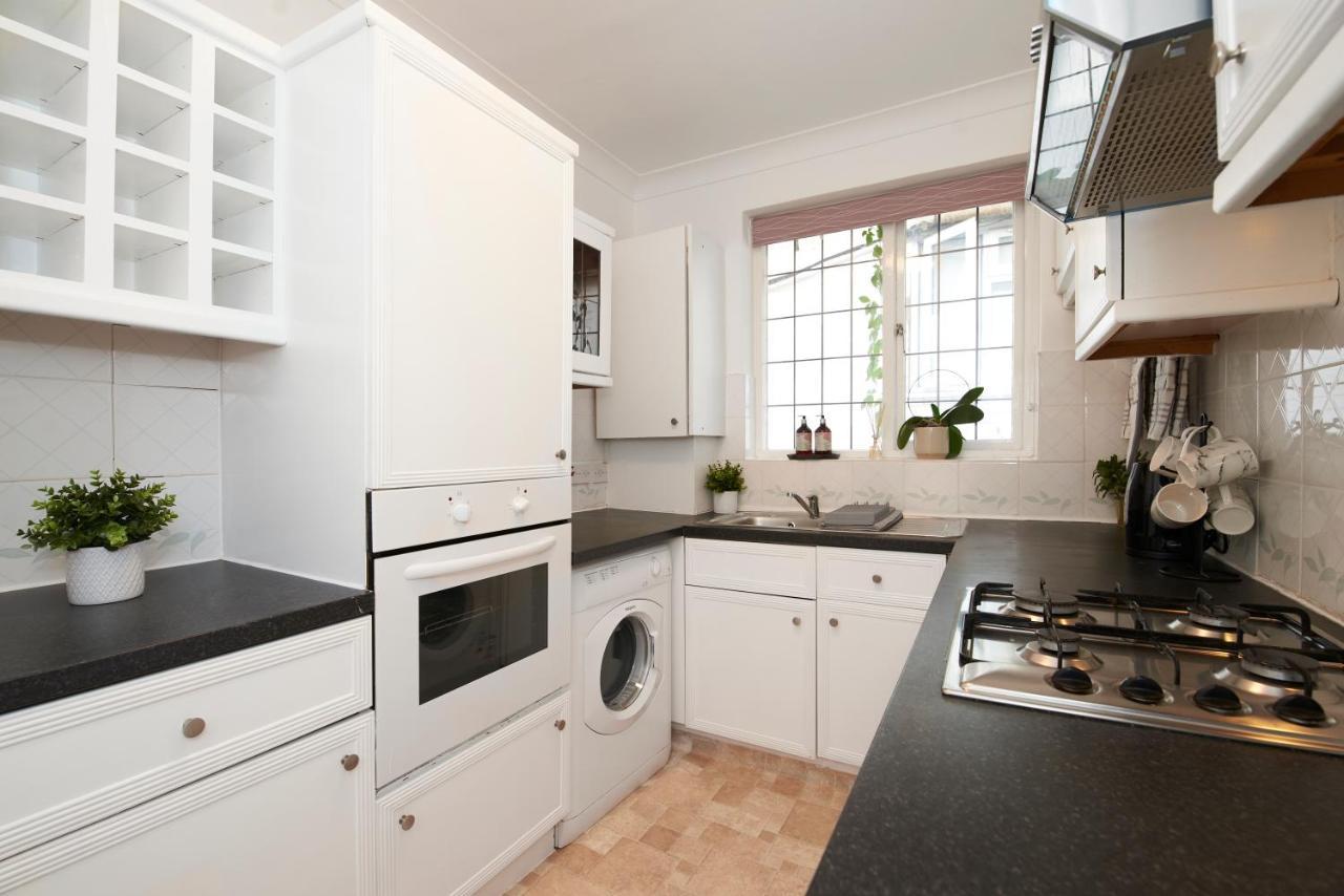 Excellent, Three Bedroom North London Apartment With Free Parking Екстер'єр фото