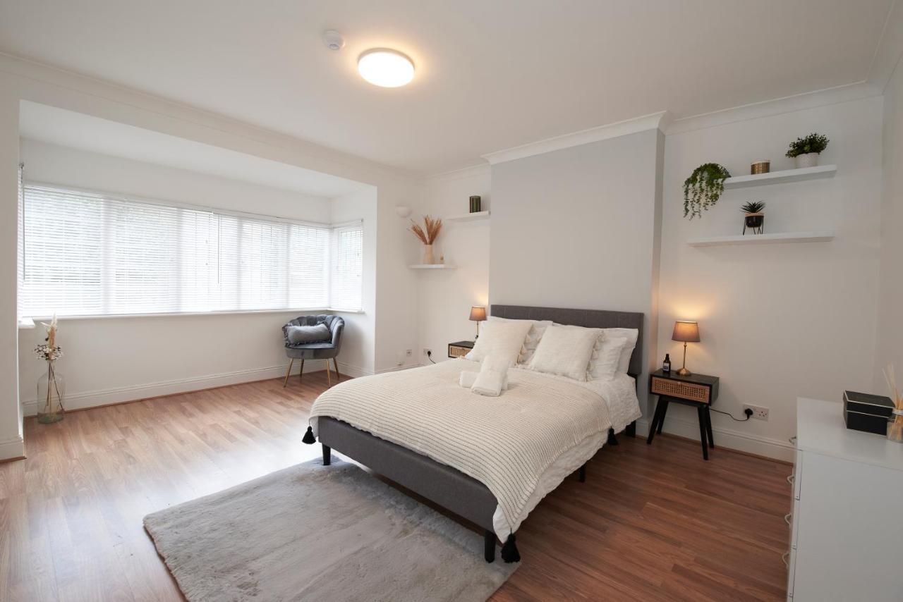 Excellent, Three Bedroom North London Apartment With Free Parking Екстер'єр фото