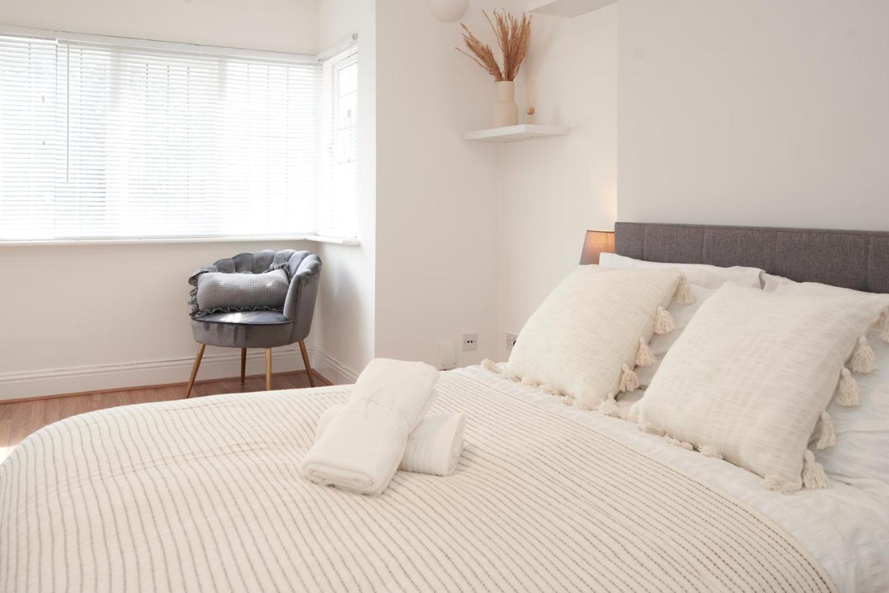 Excellent, Three Bedroom North London Apartment With Free Parking Екстер'єр фото